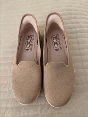 Skechers Women's Hands Free Slip-Ins Lightweight Slip-On Sneakers - Light Pink